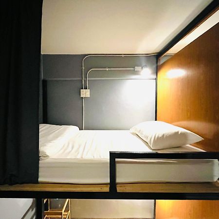 The Backpack Hostel Bangkok Bagian luar foto
