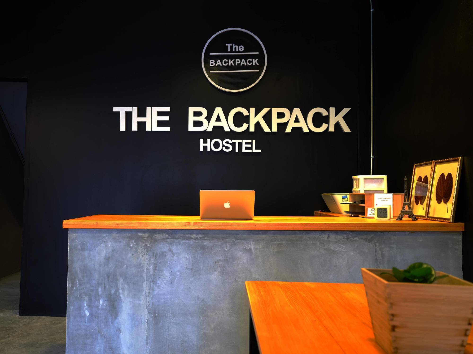 The Backpack Hostel Bangkok Bagian luar foto