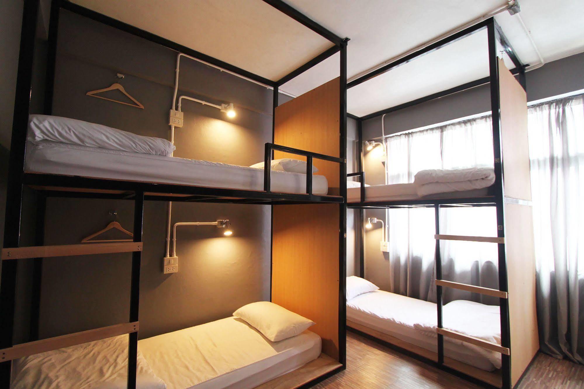 The Backpack Hostel Bangkok Bagian luar foto