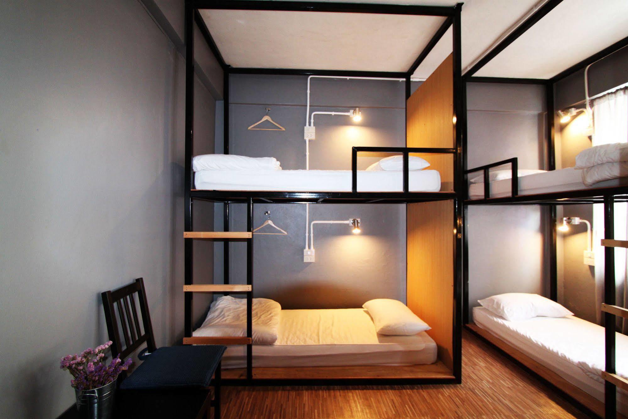 The Backpack Hostel Bangkok Bagian luar foto