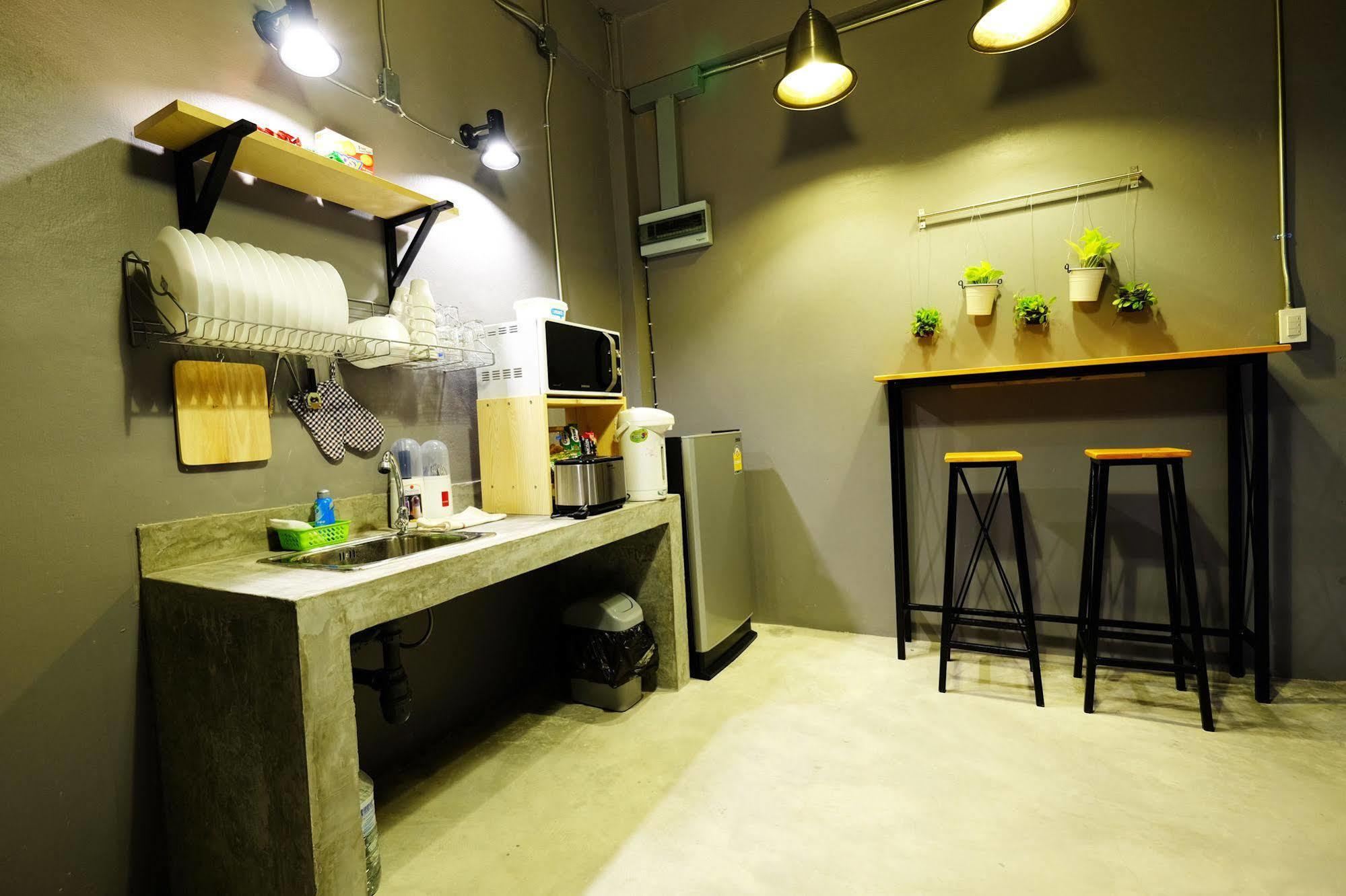 The Backpack Hostel Bangkok Bagian luar foto